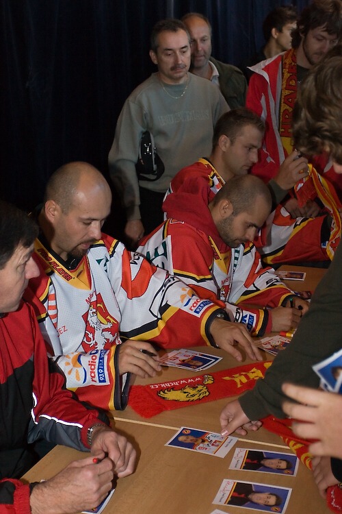 Autogramidy se zastnil i trenr Pavel Pazourek a opora obrany Martin Tborsk. 